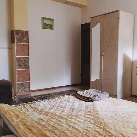 Vyshenka Villa Tatariv